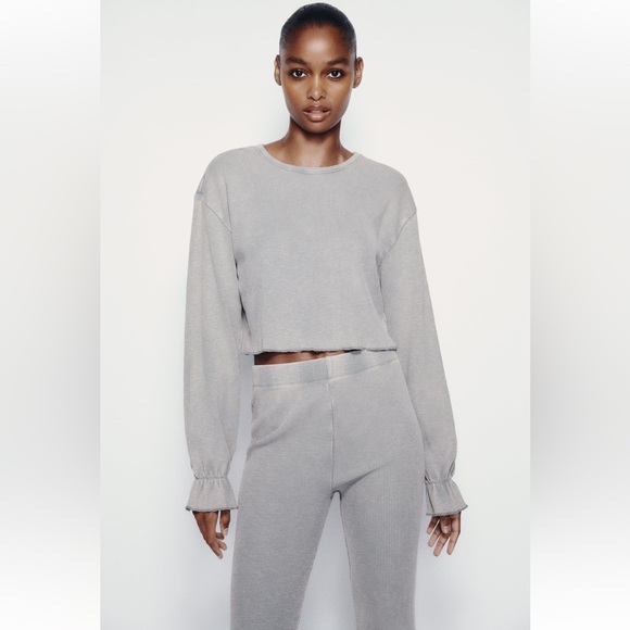 ✨SALE✨ ZARA WASHED EFFECT RIB SWEATSHIRT
✨SALE✨ - Picture 4 of 10